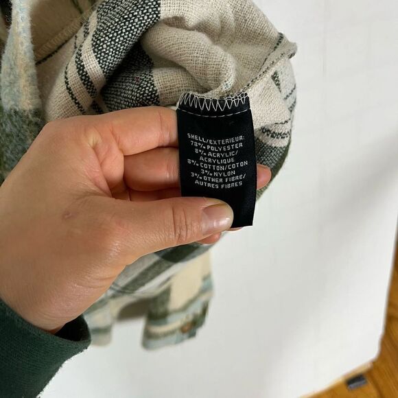 Bagatelle Women’s Plaid Cozy Brushed Knit Shacket Size M - Picture 9 of 9